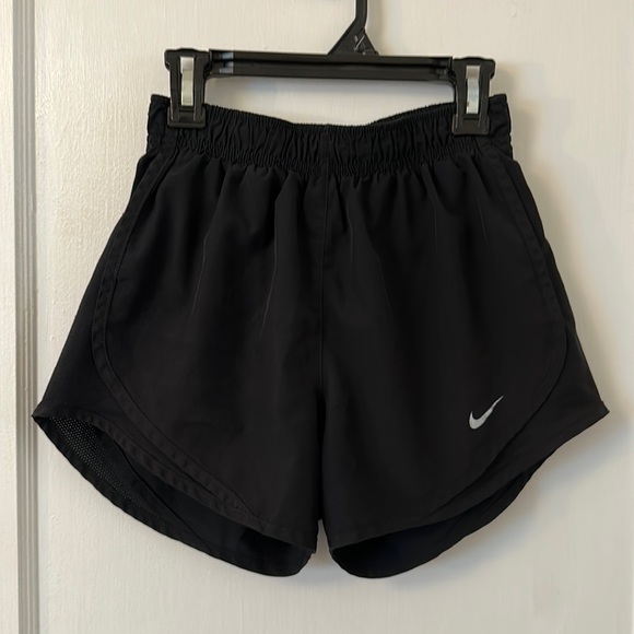 Nike Women’s tempo shorts black - Picture 1 of 4